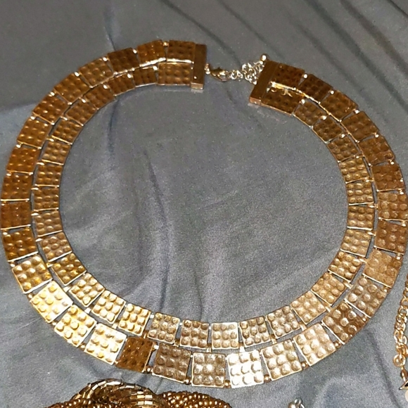 Statement Necklaces - Picture 3 of 4